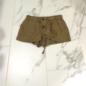 Large linen olive shorts